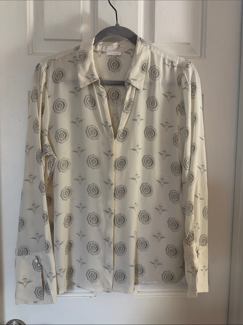 Ecru 100% silk Cream Printed Button-Up Shirt women’s large